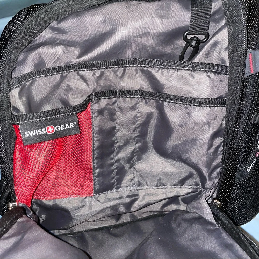 SwissGear The Travel Tech Elite USB ScanSmart Laptop Backpack black